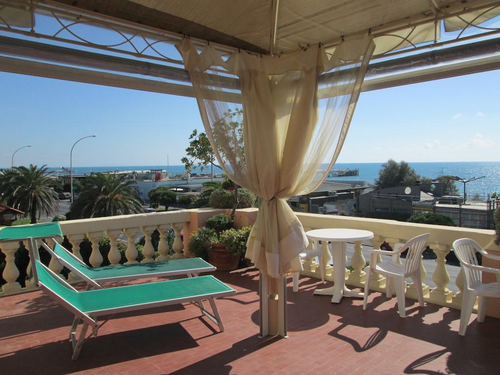 Hotel Italia Marina di Massa Exterior foto