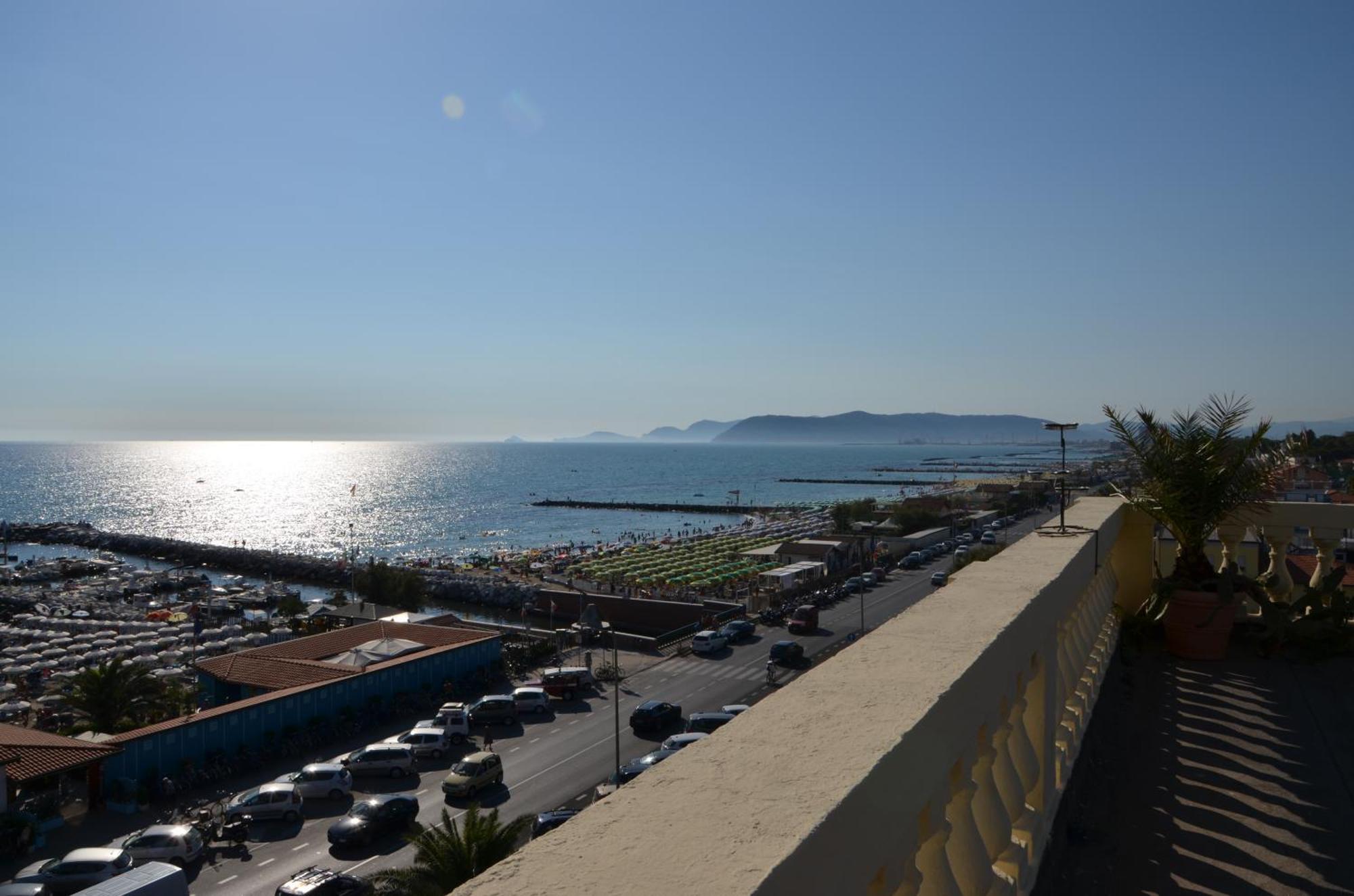 Hotel Italia Marina di Massa Exterior foto