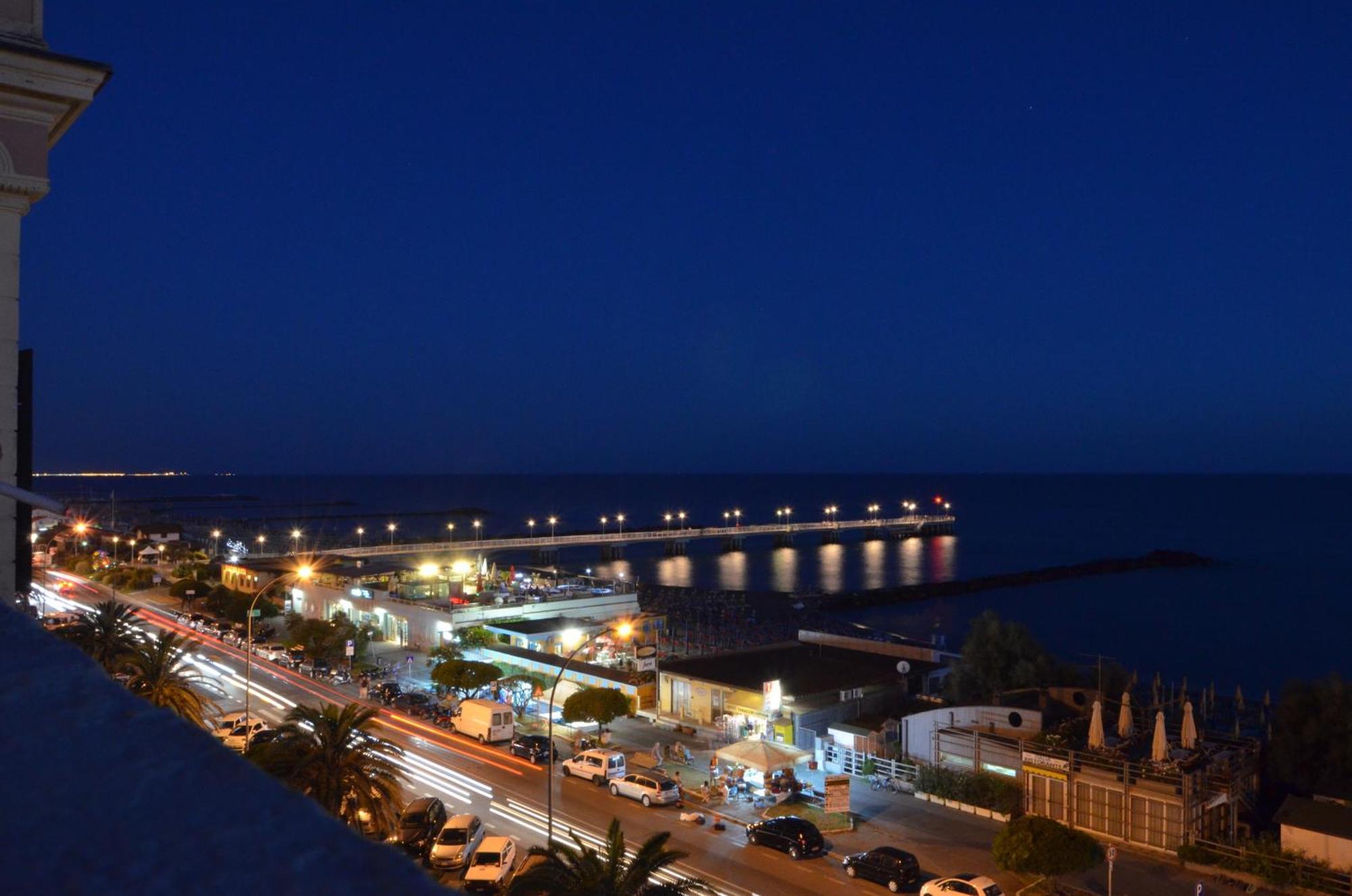 Hotel Italia Marina di Massa Exterior foto