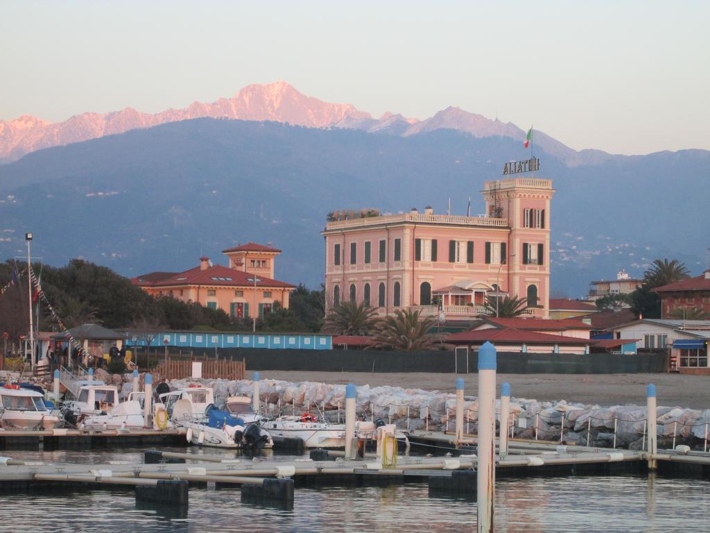 Hotel Italia Marina di Massa Exterior foto